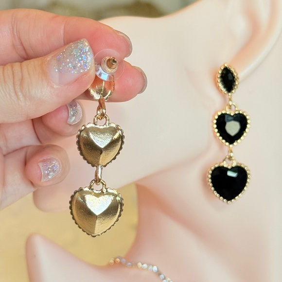⚜️ Classic Black Heart Drop Earrings - Picture 5 of 10